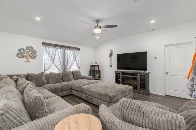 933 Neches Lane, Dayton, TX 77535