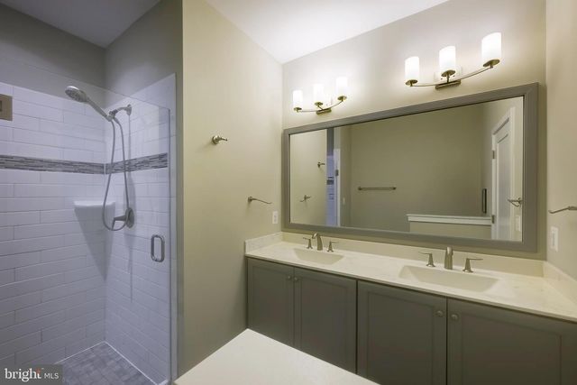 719 PARKSIDE PL NE, Washington, DC 20019