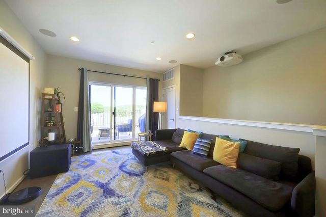 719 PARKSIDE PL NE, Washington, DC 20019