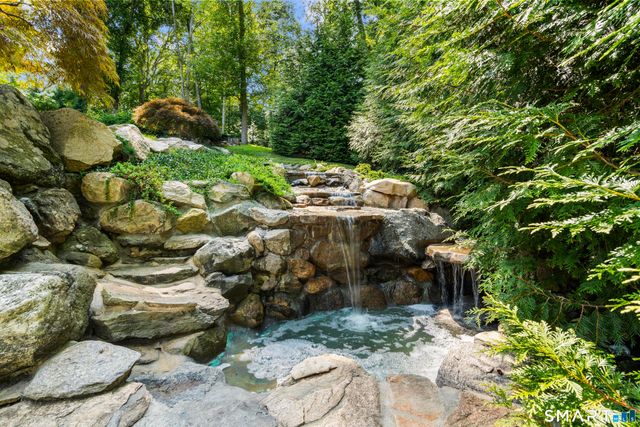 210 Red Fox Road, Stamford, CT 06903