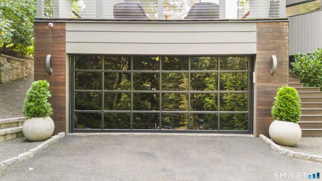 210 Red Fox Road, Stamford, CT 06903