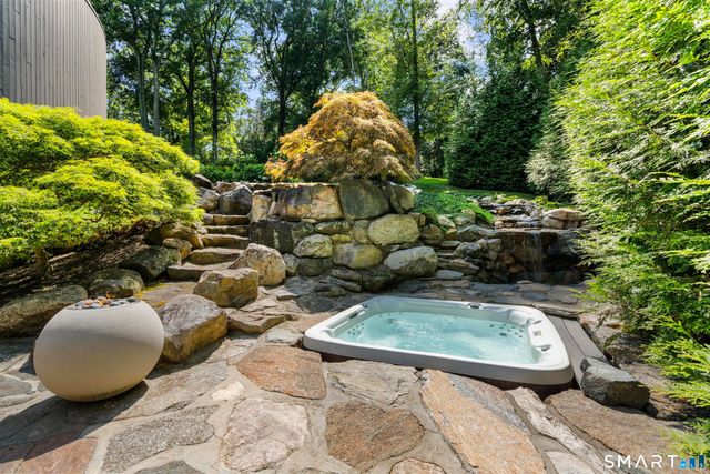 210 Red Fox Road, Stamford, CT 06903