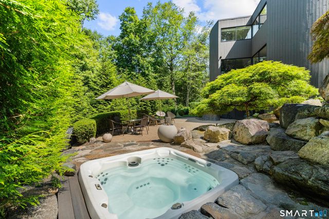 210 Red Fox Road, Stamford, CT 06903