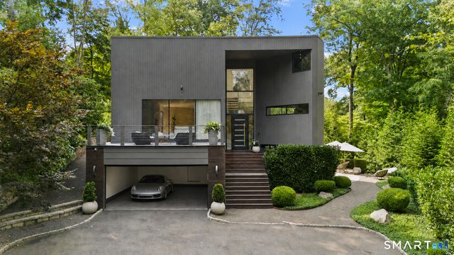 210 Red Fox Road, Stamford, CT 06903