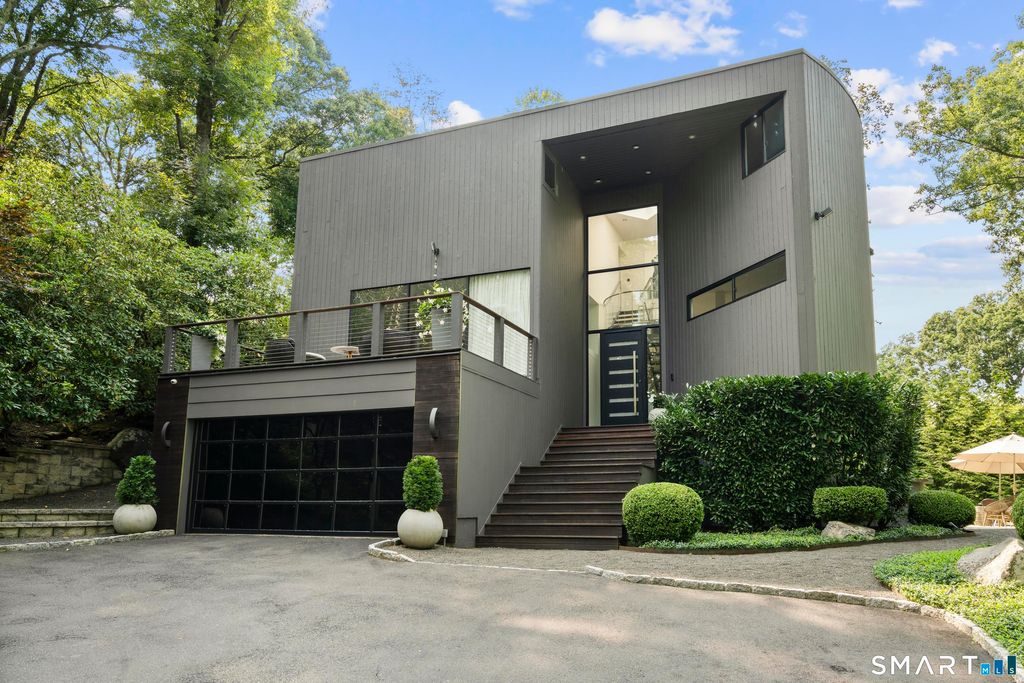 210 Red Fox Road, Stamford, CT 06903