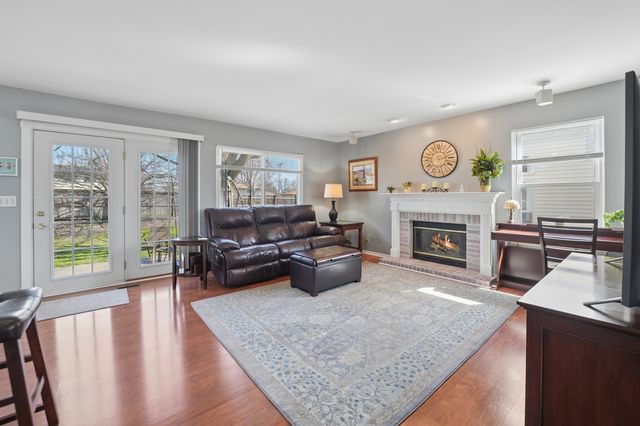 829 Renaissance Drive, Carol Stream, IL 60188