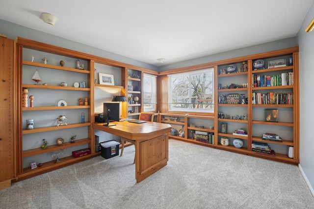 829 Renaissance Drive, Carol Stream, IL 60188