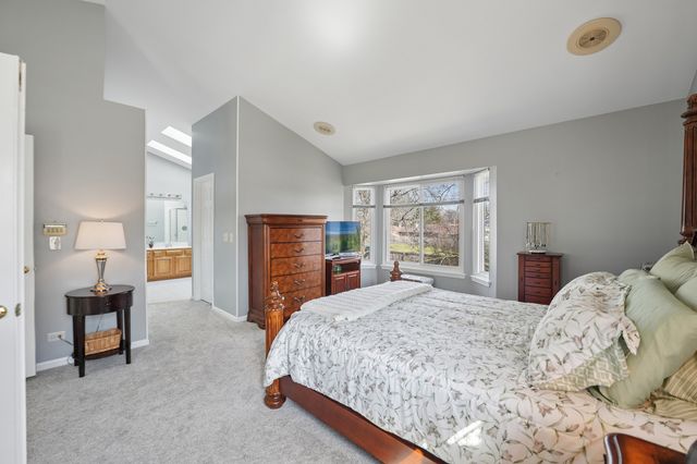 829 Renaissance Drive, Carol Stream, IL 60188