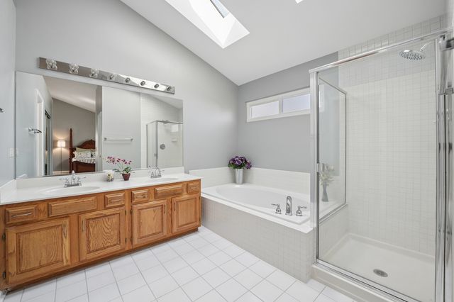 829 Renaissance Drive, Carol Stream, IL 60188