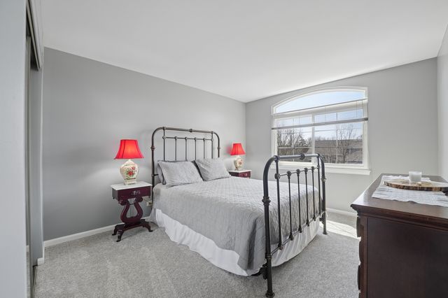 829 Renaissance Drive, Carol Stream, IL 60188