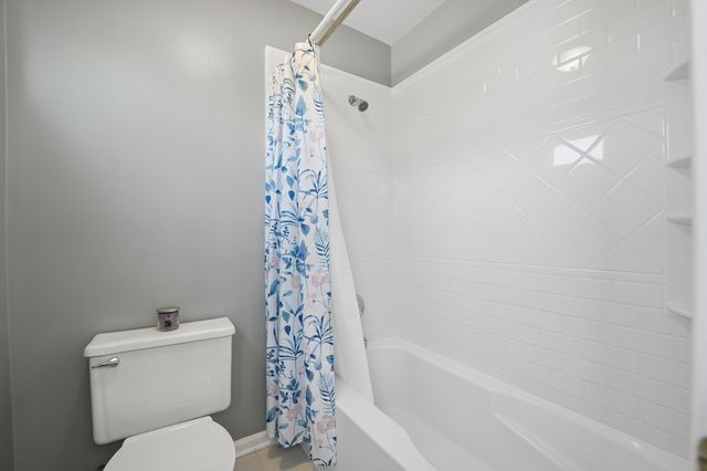 829 Renaissance Drive, Carol Stream, IL 60188