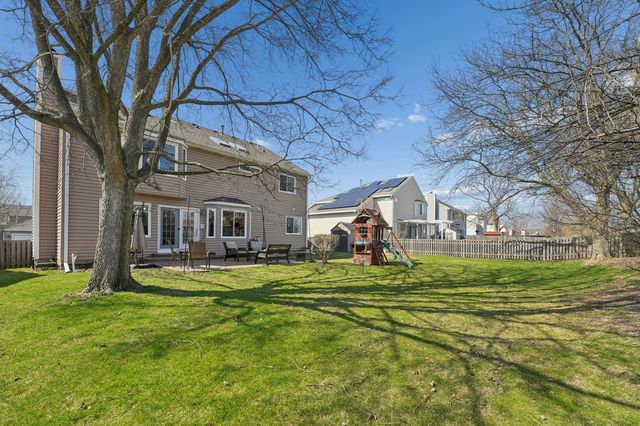 829 Renaissance Drive, Carol Stream, IL 60188