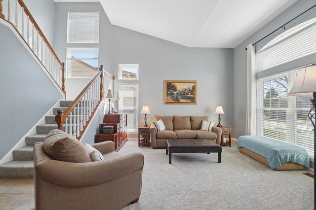 829 Renaissance Drive, Carol Stream, IL 60188