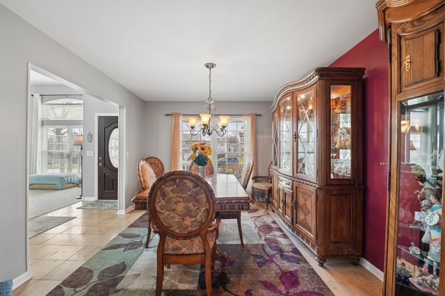 829 Renaissance Drive, Carol Stream, IL 60188