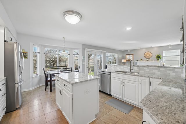 829 Renaissance Drive, Carol Stream, IL 60188