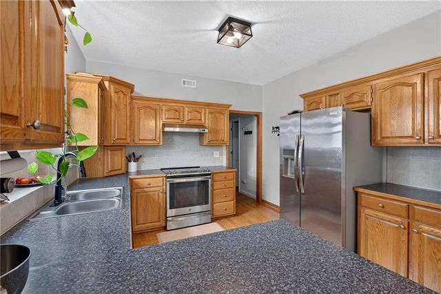 1211 NW Baytree Drive, Grain Valley, MO 64029