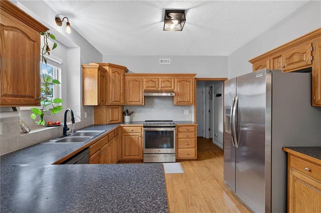 1211 NW Baytree Drive, Grain Valley, MO 64029
