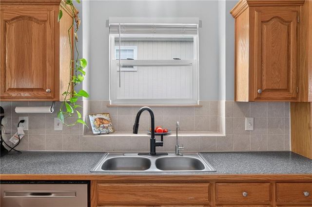1211 NW Baytree Drive, Grain Valley, MO 64029