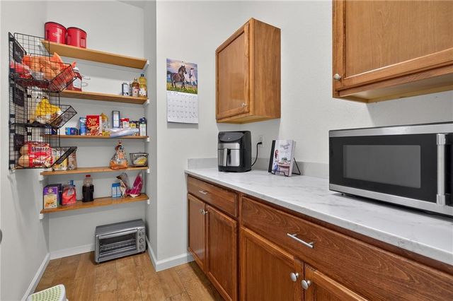 1211 NW Baytree Drive, Grain Valley, MO 64029