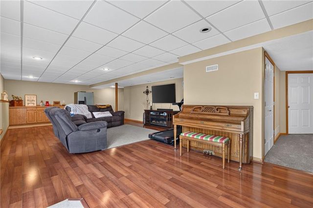 1211 NW Baytree Drive, Grain Valley, MO 64029