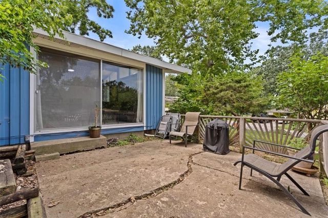 1907 NE 57th Street, Gladstone, MO 64118