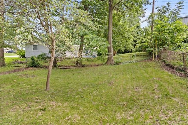 1907 NE 57th Street, Gladstone, MO 64118