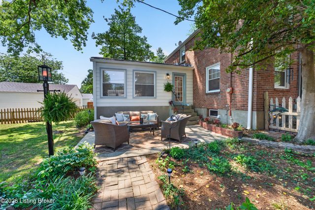 2332 Brighton Dr, Louisville, KY 40205