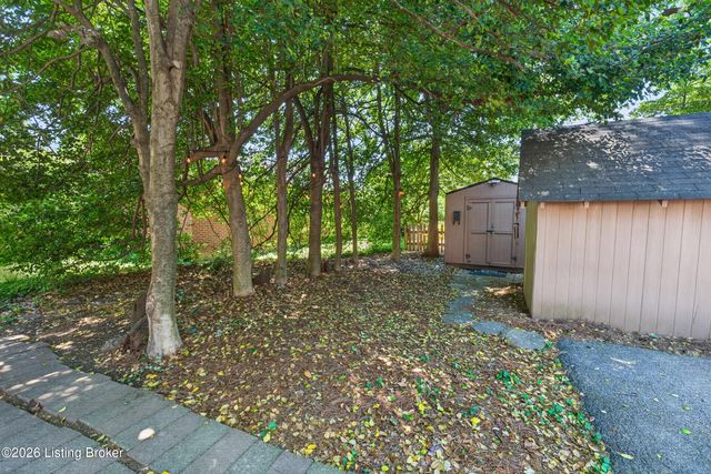 2332 Brighton Dr, Louisville, KY 40205