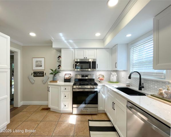 2332 Brighton Dr, Louisville, KY 40205