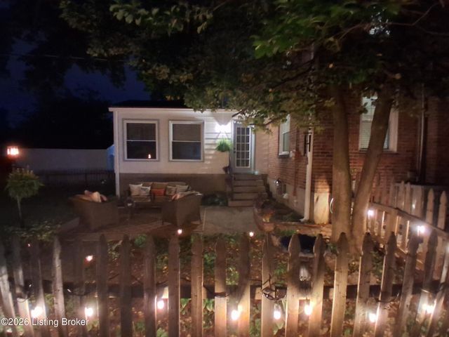 2332 Brighton Dr, Louisville, KY 40205