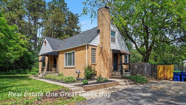 5250 N Center Road, Saginaw, MI 48604