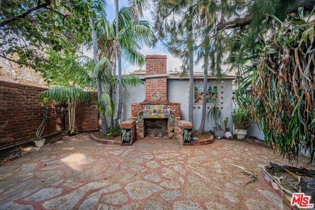 11924 Rochester Avenue, Los Angeles, CA 90025