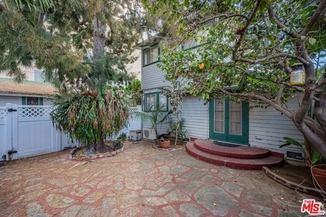 11924 Rochester Avenue, Los Angeles, CA 90025