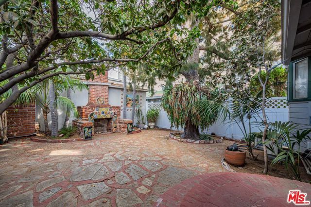 11924 Rochester Avenue, Los Angeles, CA 90025