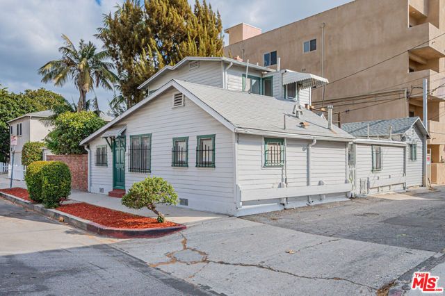 11924 Rochester Avenue, Los Angeles, CA 90025