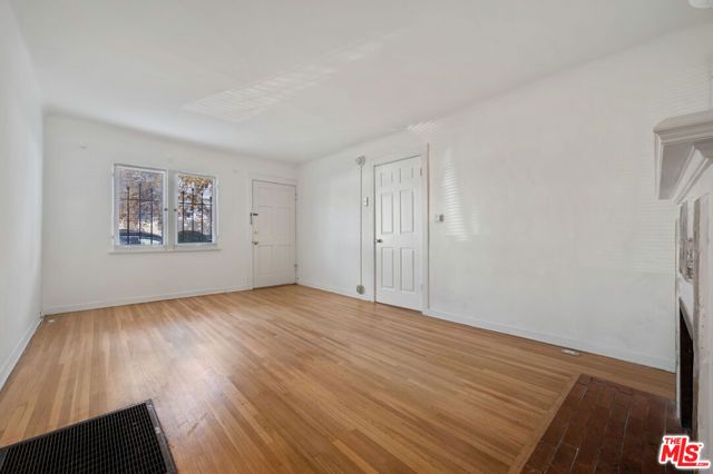 11924 Rochester Avenue, Los Angeles, CA 90025