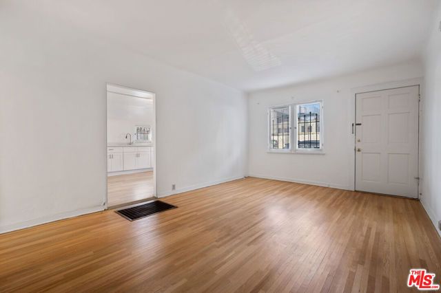 11924 Rochester Avenue, Los Angeles, CA 90025