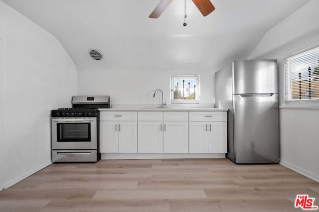 11924 Rochester Avenue, Los Angeles, CA 90025