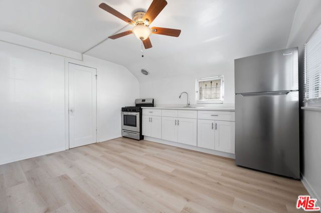 11924 Rochester Avenue, Los Angeles, CA 90025