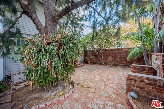 11924 Rochester Avenue, Los Angeles, CA 90025