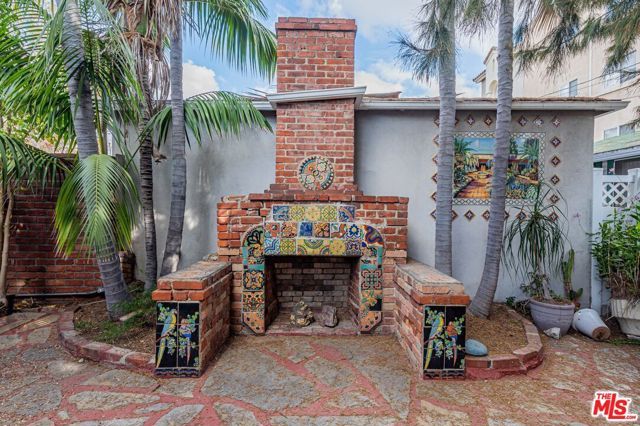 11924 Rochester Avenue, Los Angeles, CA 90025