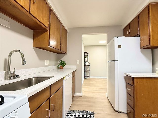 10 Wayne Terrace 8, Cheektowaga, NY 14225