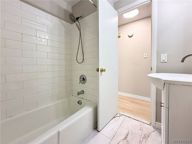 10 Wayne Terrace 8, Cheektowaga, NY 14225