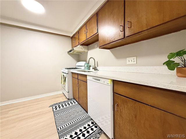 10 Wayne Terrace 8, Cheektowaga, NY 14225