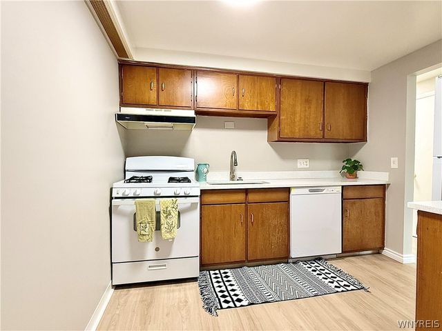 10 Wayne Terrace 8, Cheektowaga, NY 14225
