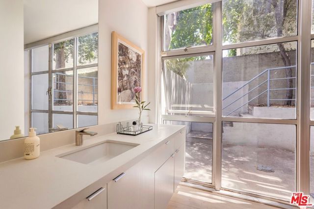 2433 28th Street B, Santa Monica, CA 90405