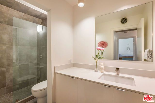 2433 28th Street B, Santa Monica, CA 90405