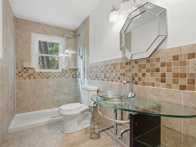 9721 E 50th Street, Kansas City, MO 64133
