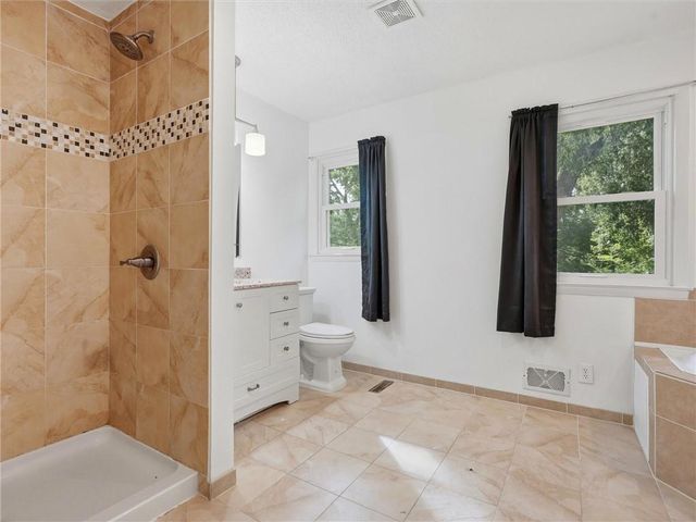 9721 E 50th Street, Kansas City, MO 64133