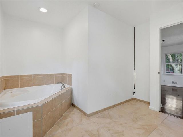 9721 E 50th Street, Kansas City, MO 64133